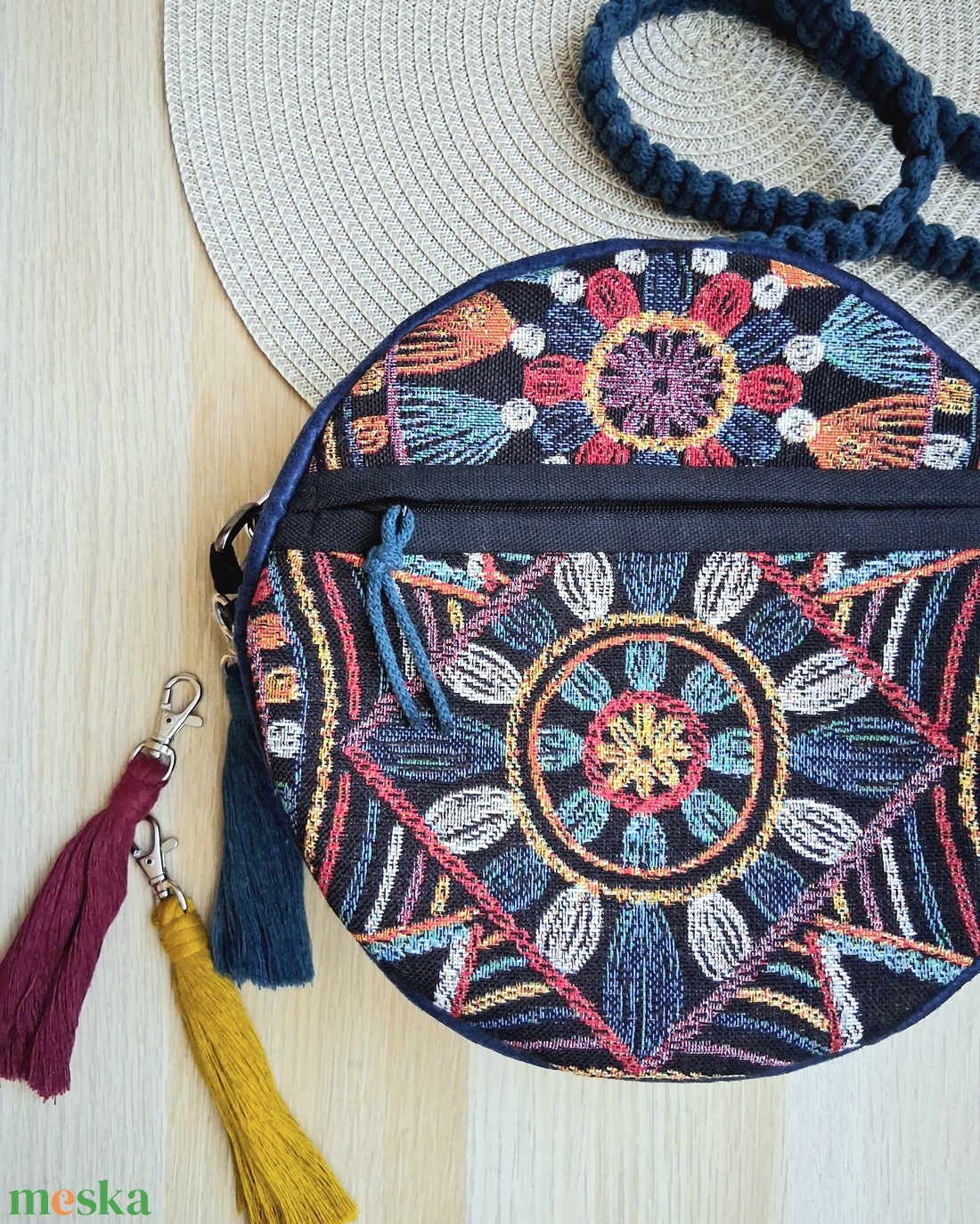 Kaleidoszkóp körtáska, válltáska  mintás valódi gobelin szövetből, makramé vagy műbőr vállpánttal - táska & tok - kézitáska & válltáska - válltáska - Meska.hu