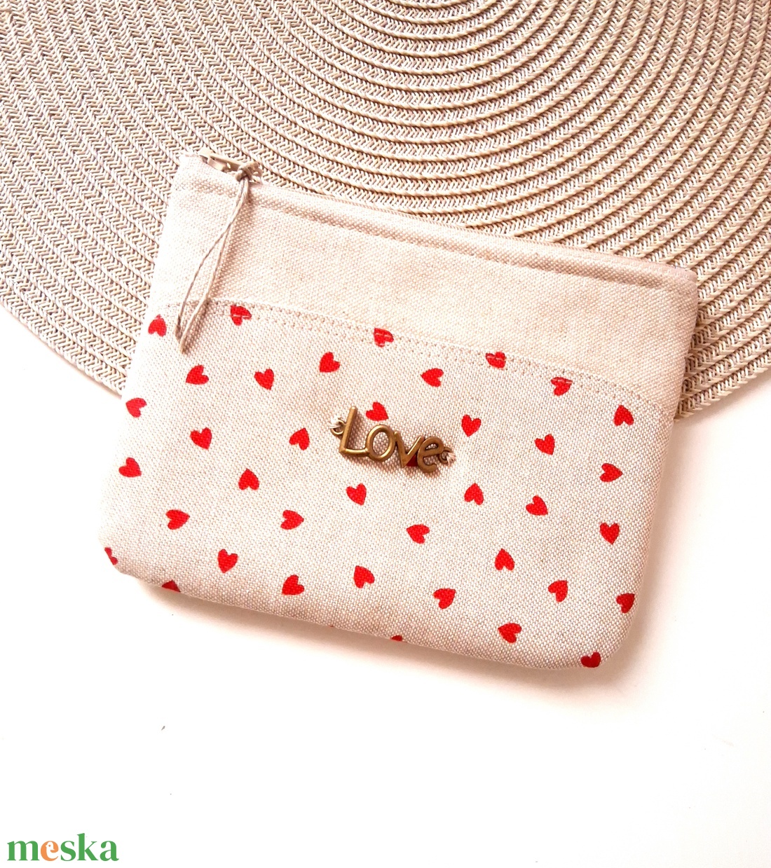 Szivecskés neszesszer, tok LOVE felirattal - táska & tok - neszesszer - Meska.hu