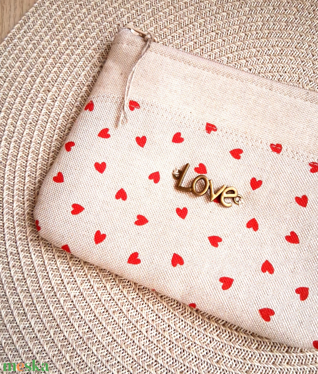 Szivecskés neszesszer, tok LOVE felirattal - táska & tok - neszesszer - Meska.hu