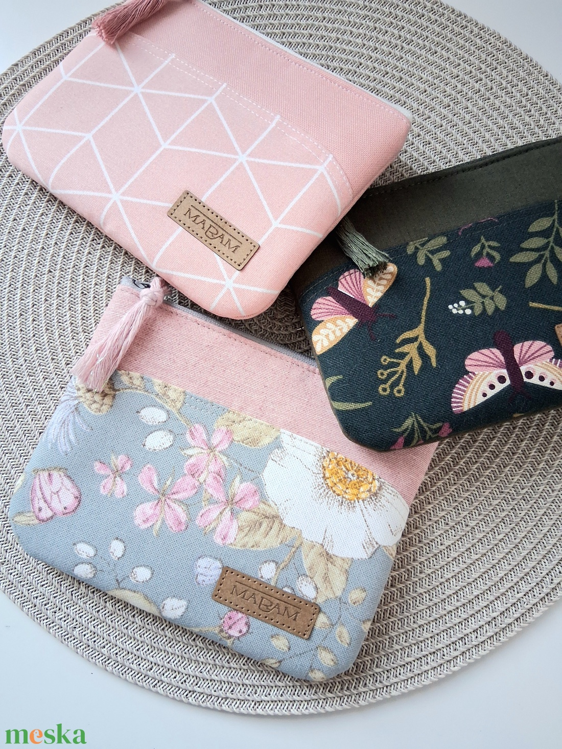 Szürke, virágmintás, női lapos neszesszer, tok - táska & tok - neszesszer - Meska.hu