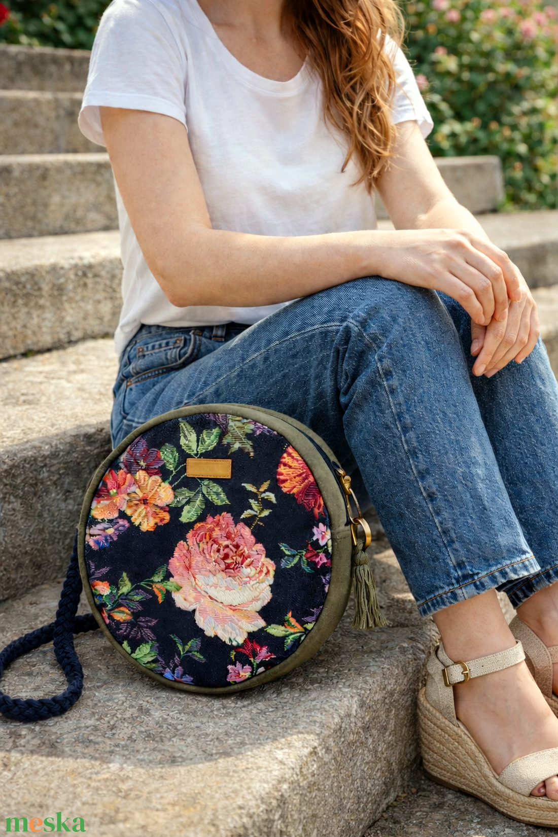 Zöld, rózsamintás körtáska, kőr alakú válltáska, valódi gobelin szövetből makramé vagy műbőr vállpánttal - táska & tok - kézitáska & válltáska - válltáska - Meska.hu