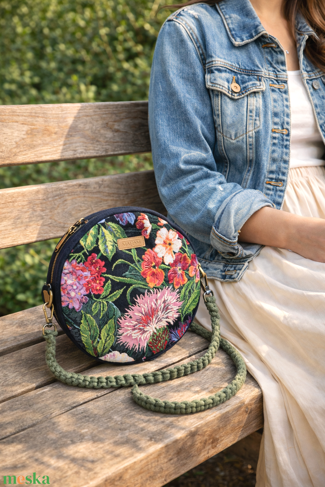 Szegfű körtáska, kör alakú válltáska, valódi gobelin szövetből, makramé vagy műbőr vállpánttal - táska & tok - kézitáska & válltáska - vállon átvethető táska - Meska.hu