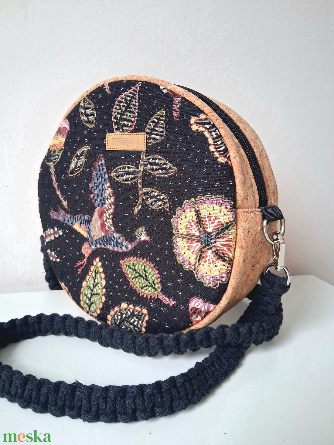 Parafa és valódi gobelin szövetből készült körtáska, kör alakú válltáska, makramé vagy műbőr vállpánttal - táska & tok - kézitáska & válltáska - válltáska - Meska.hu