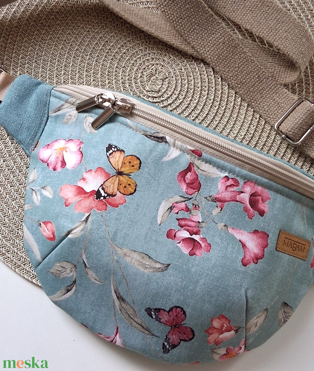 Pillangós, virágos, halvány türkizkék Övtáska, Kistáska, Crossbody - táska & tok - övtáska - Meska.hu