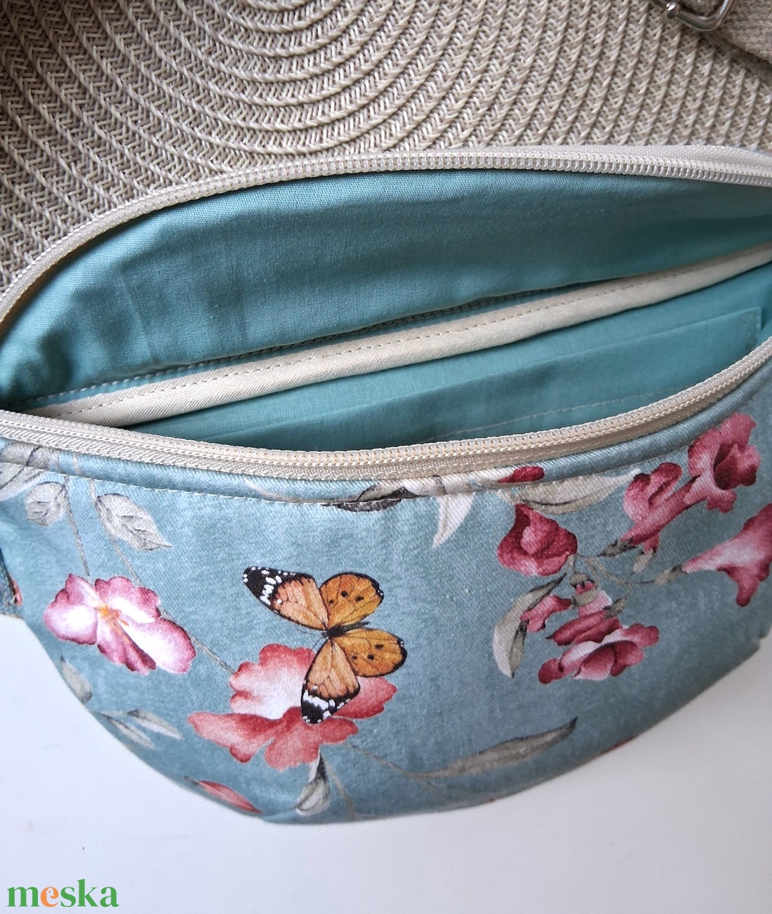 Pillangós, virágos, halvány türkizkék Övtáska, Kistáska, Crossbody - táska & tok - övtáska - Meska.hu