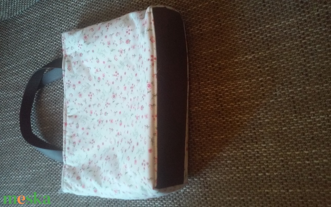 Uzsonnás táska - apró virágos - Vintage Rose -Vegán bőr füllel- mosható - táska & tok - neszesszer - Meska.hu Uzsonnás táska - apró virágos - Vintage Rose -Vegán bőr füllel- mosható - táska & tok - neszesszer - Meska.hu