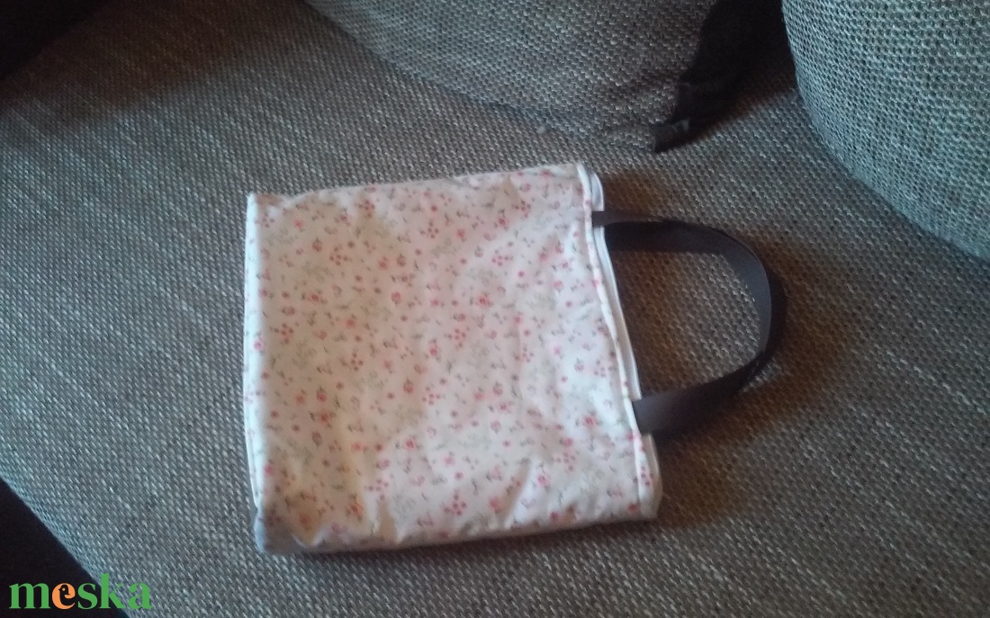 Uzsonnás táska - apró virágos - Vintage Rose -Vegán bőr füllel- mosható - táska & tok - neszesszer - Meska.hu Uzsonnás táska - apró virágos - Vintage Rose -Vegán bőr füllel- mosható - táska & tok - neszesszer - Meska.hu