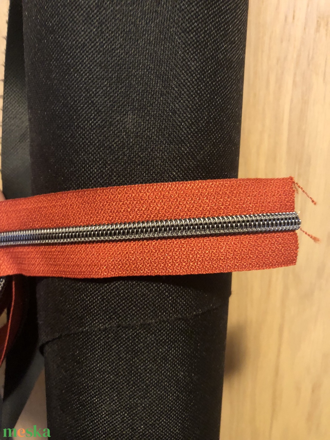 Praktikus  kézitáska- kishátizsák, vízlepergető vászon  - MILLA közepes méret fekete, terracotta cipzár 17 cm mély - táska & tok - hátizsák - kishátizsák - Meska.hu