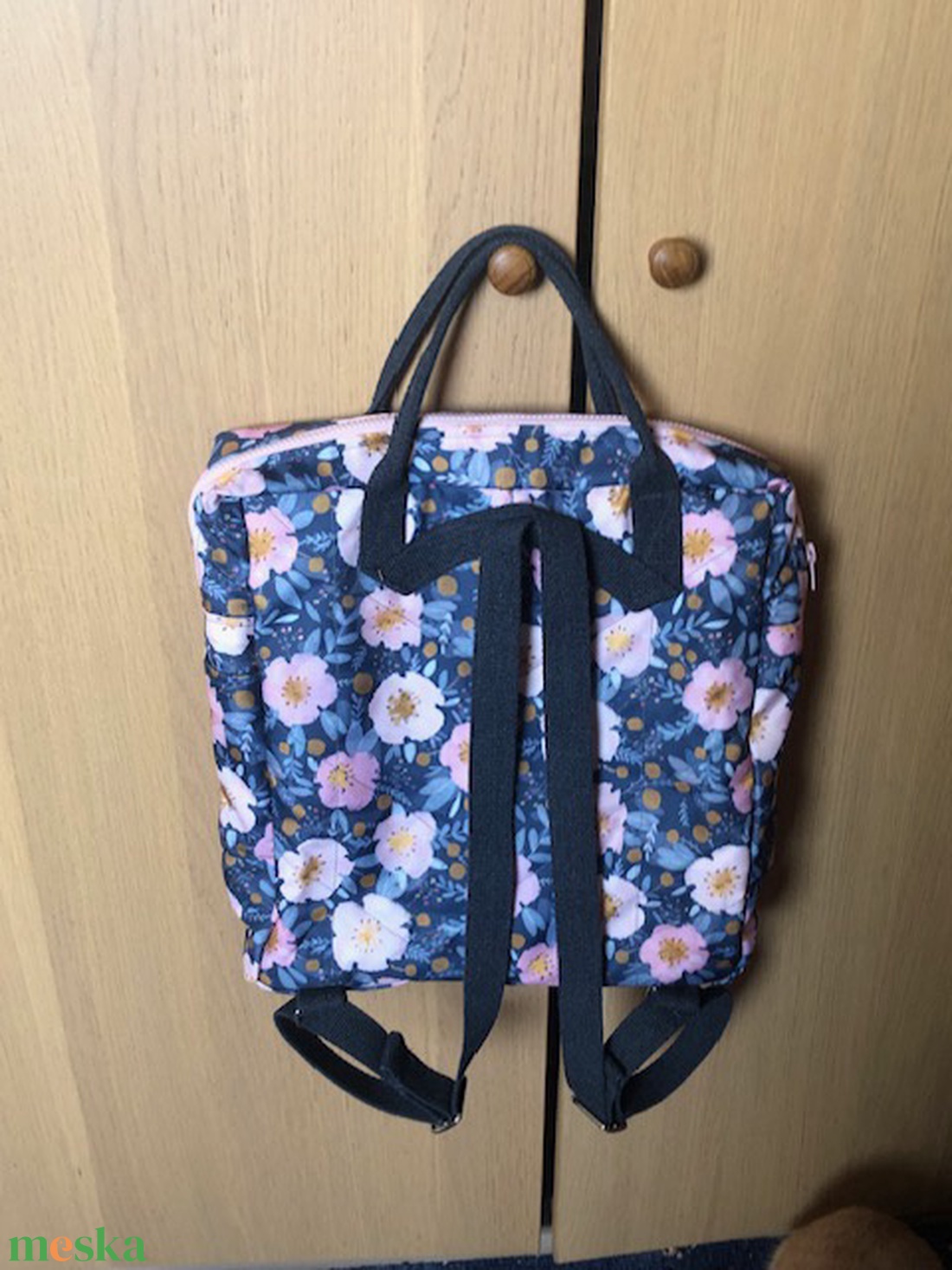 Praktikus  Shopper- hátizsák, virágmintás vízlepergető vászon  ANNIE'S GARDEN - táska & tok - hátizsák - kishátizsák - Meska.hu