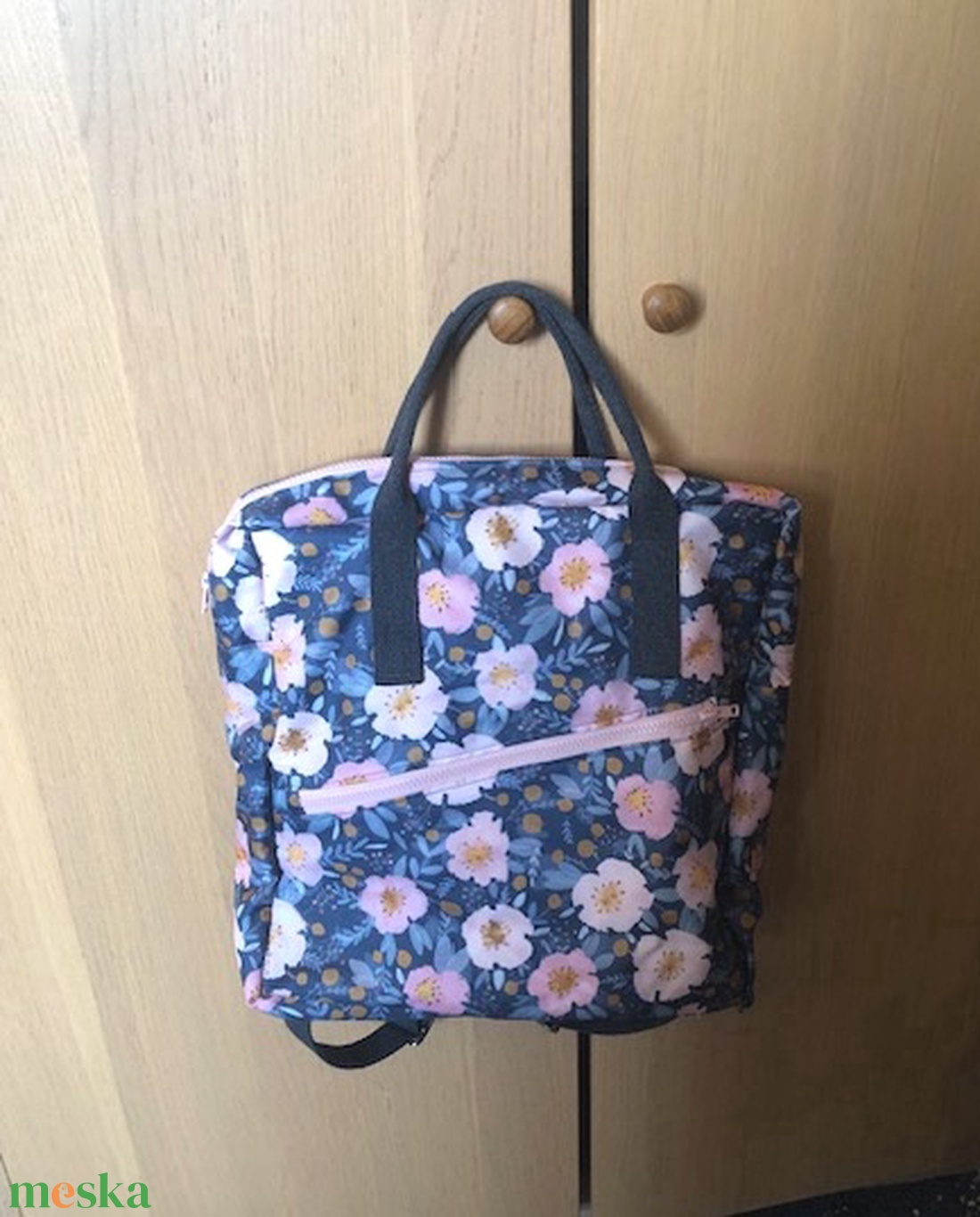 Praktikus  Shopper- hátizsák, virágmintás vízlepergető vászon  ANNIE'S GARDEN - táska & tok - hátizsák - kishátizsák - Meska.hu