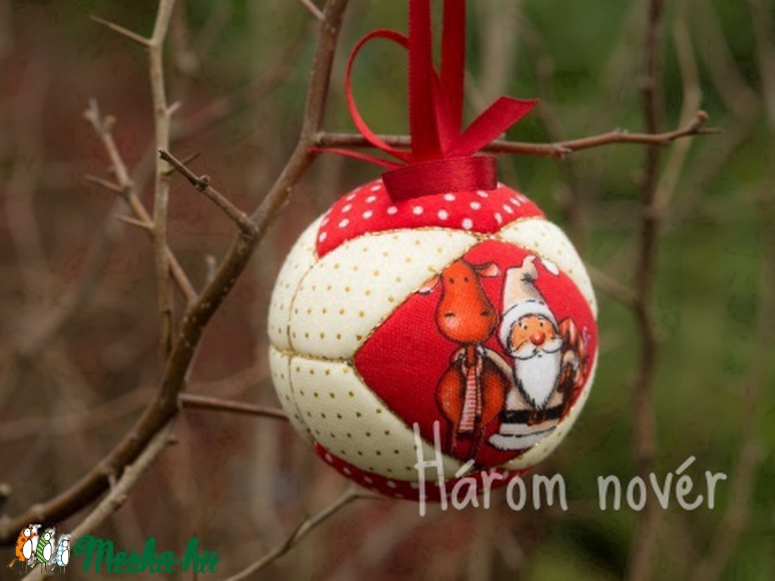 Pöttyös mikulásos gömb, patchwork karácsonyfadísz (2. variáció) -  - Meska.hu