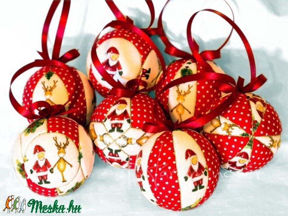Pöttyös mikulásos gömb, patchwork karácsonyfadísz (1. variáció) -  - Meska.hu