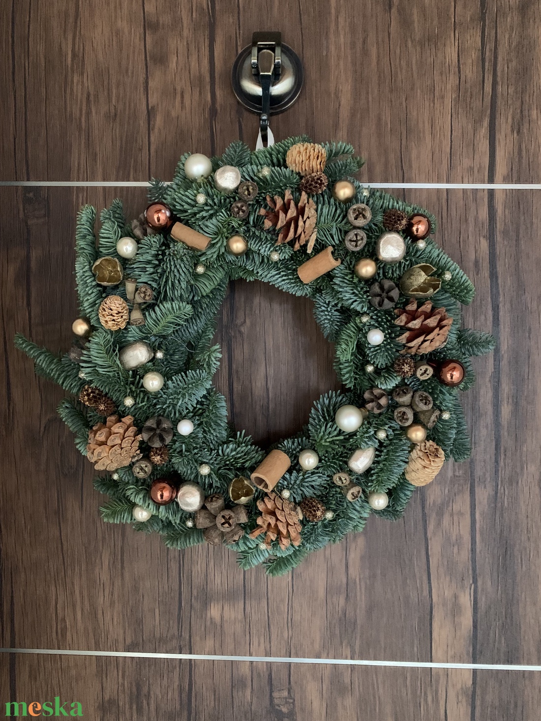 Élő Nobilis fenyő alapú ajtódísz - karácsony - karácsonyi kültéri dekoráció - Meska.hu