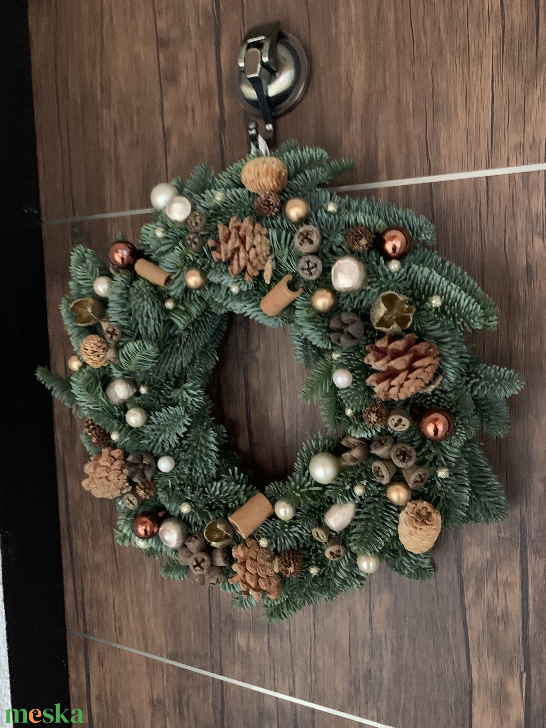 Élő Nobilis fenyő alapú ajtódísz - karácsony - karácsonyi kültéri dekoráció - Meska.hu