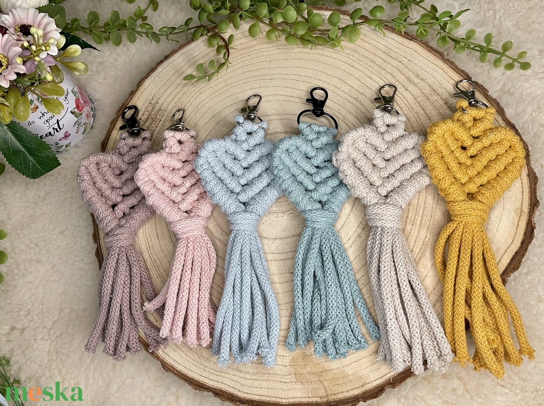 Makramé szív kulcstartó - táska & tok - kulcstartó & táskadísz - kulcstartó - Meska.hu