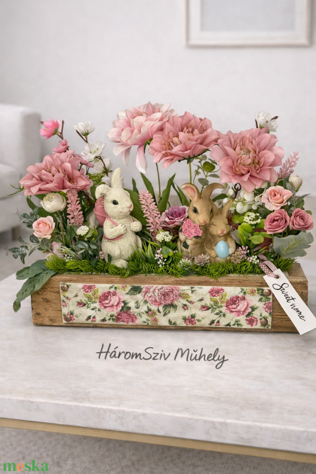 Tavaszi asztaldísz dekorládában nyuszi figurás - otthon & életmód - virágdekoráció - virágdíszek - virágdísz kaspóban - Meska.hu