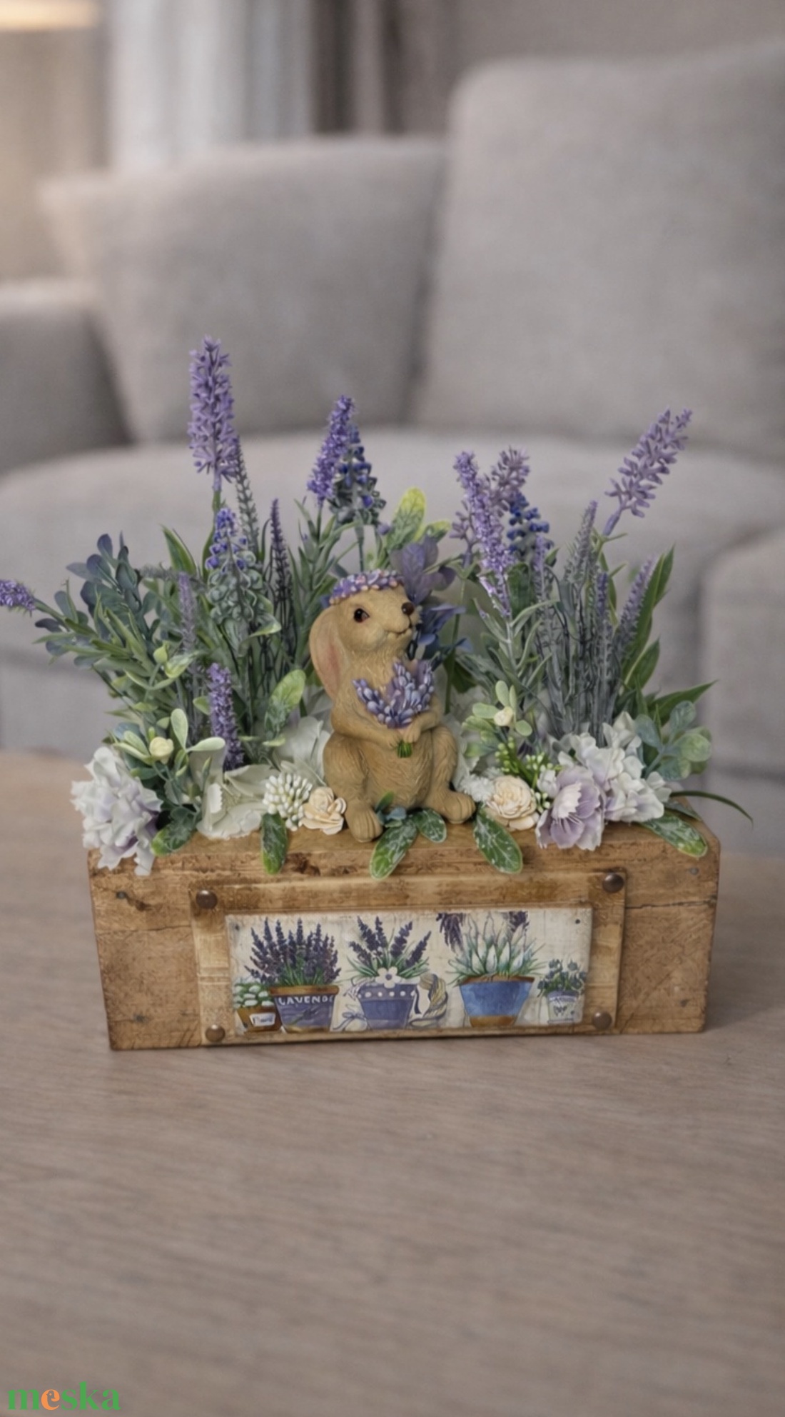 Tavaszi asztaldísz levendulás - otthon & életmód - virágdekoráció - virágdíszek - virágdísz kaspóban - Meska.hu