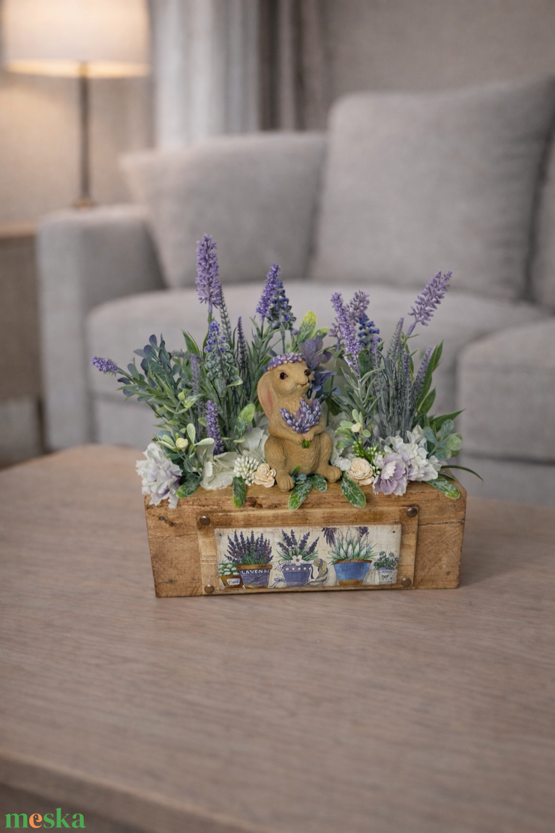 Tavaszi asztaldísz levendulás - otthon & életmód - virágdekoráció - virágdíszek - virágdísz kaspóban - Meska.hu