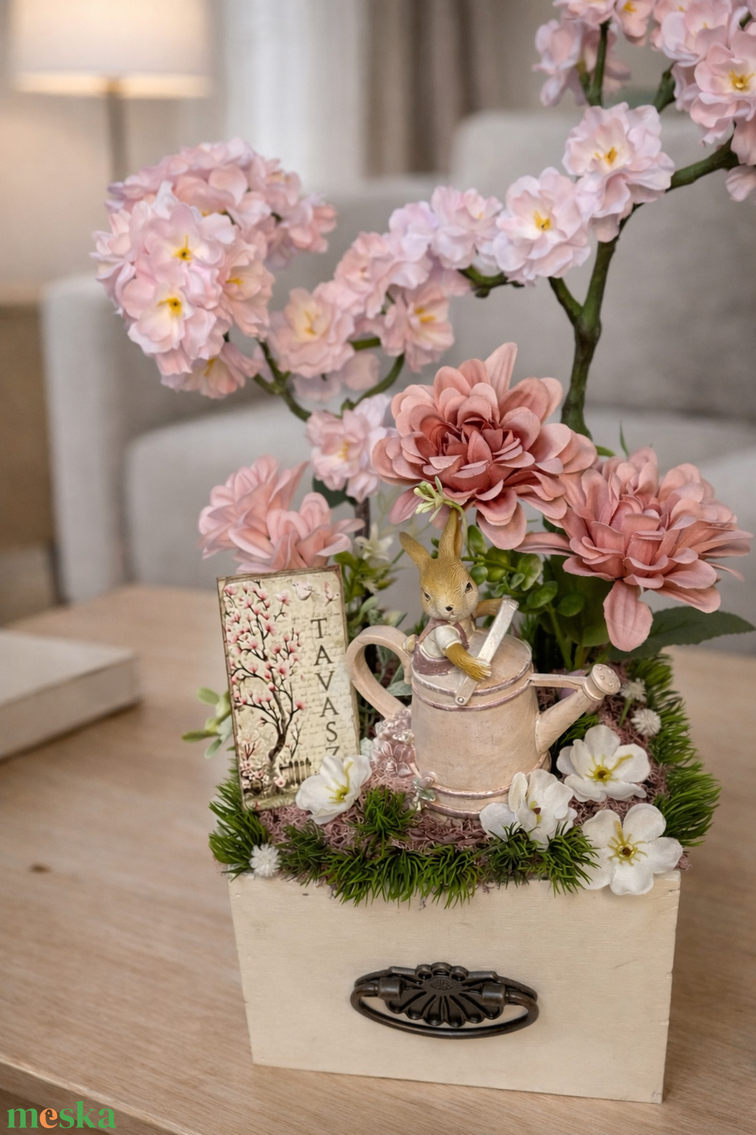 Tavaszi asztaldísz prémium nyuszifigurával - otthon & életmód - virágdekoráció - virágdíszek - virágdísz kaspóban - Meska.hu