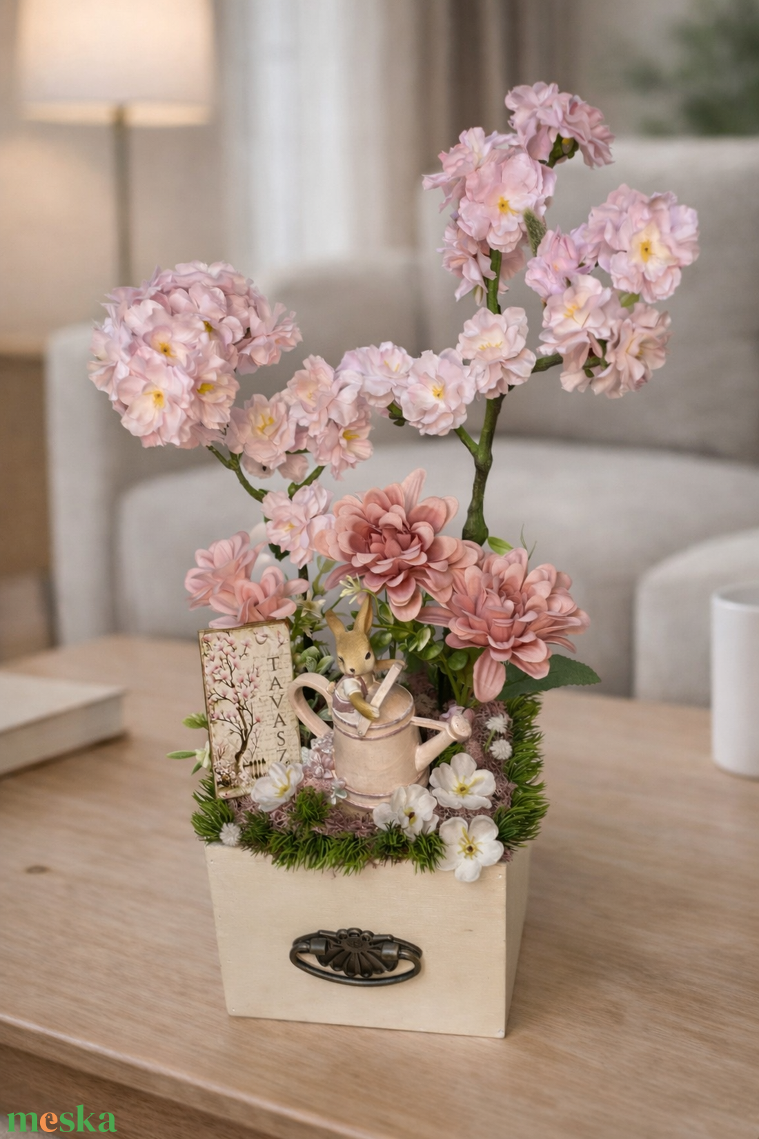 Tavaszi asztaldísz prémium nyuszifigurával - otthon & életmód - virágdekoráció - virágdíszek - virágdísz kaspóban - Meska.hu