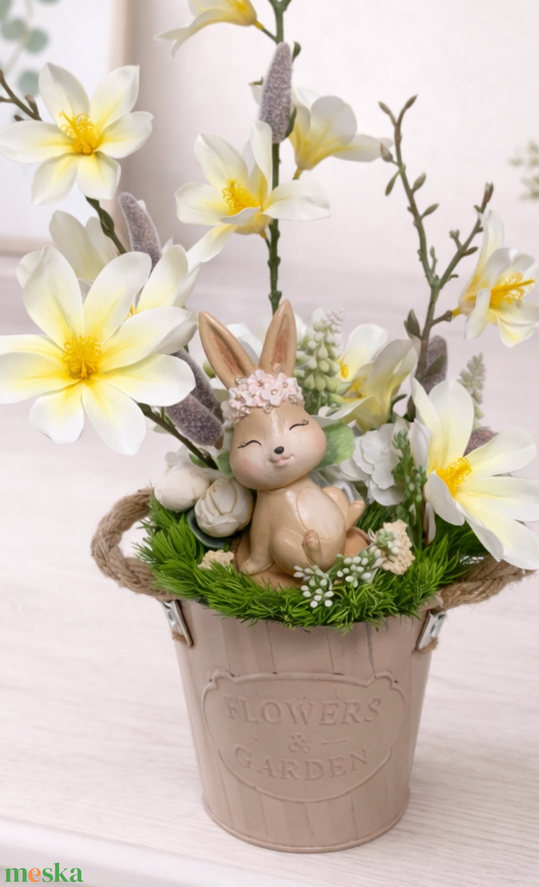 Tavaszi asztaldíszek fém kaspóban - otthon & életmód - virágdekoráció - virágdíszek - virágdísz kaspóban - Meska.hu