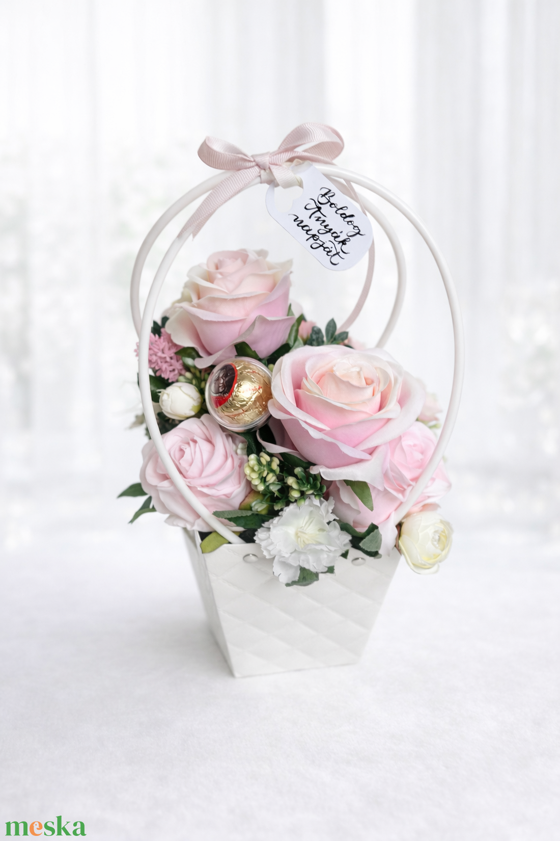 Anyák napi box bonbonnal - otthon & életmód - virágdekoráció - virágok - virágbox - Meska.hu