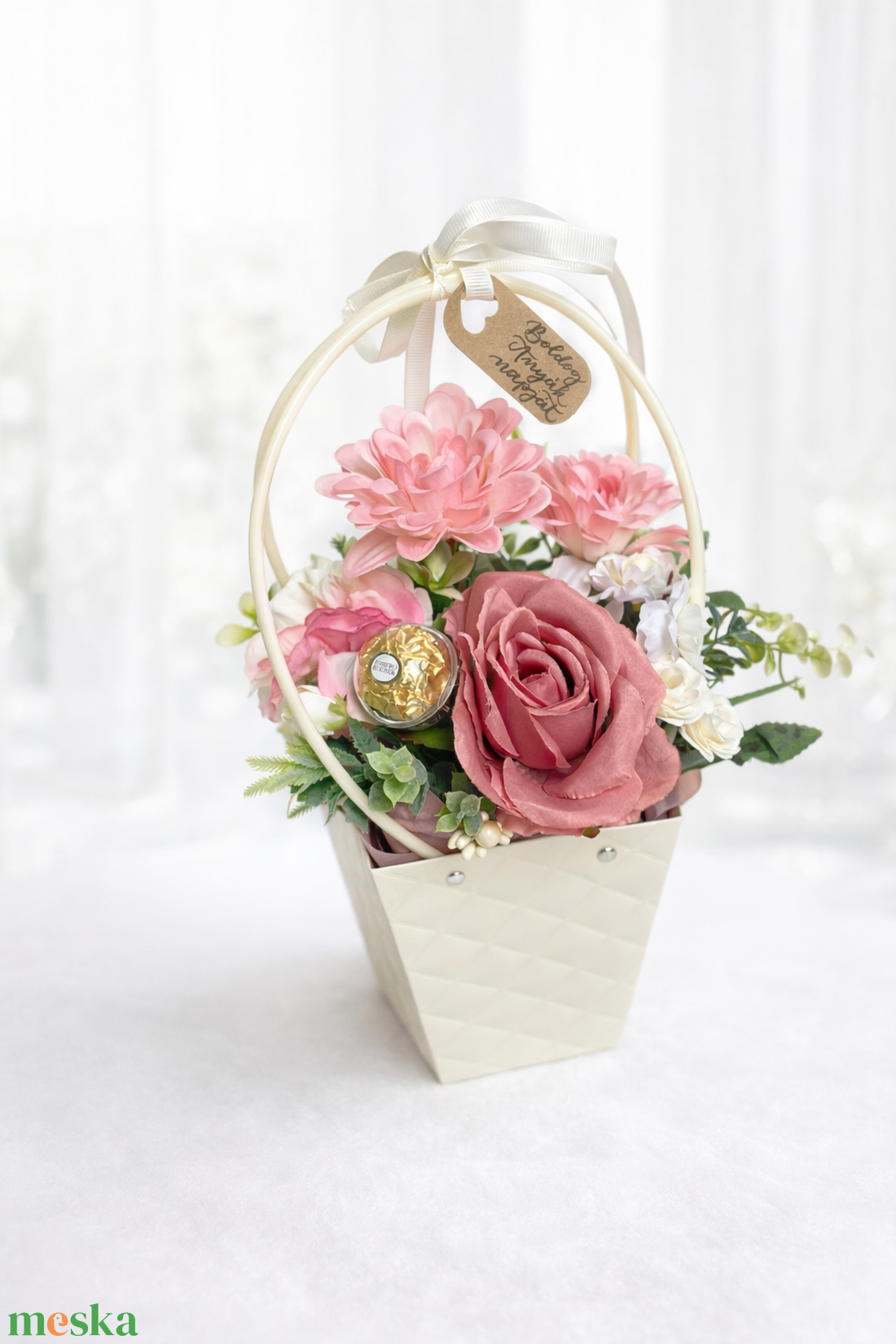 Anyák napi box bonbonnal - otthon & életmód - virágdekoráció - virágok - virágbox - Meska.hu