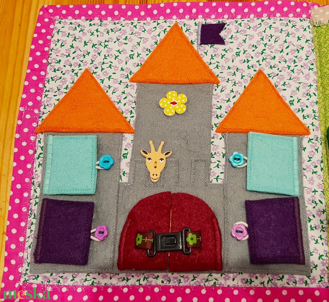 Csendeskönyv-Vár - játék & sport - textilkönyv & babakönyv - Meska.hu