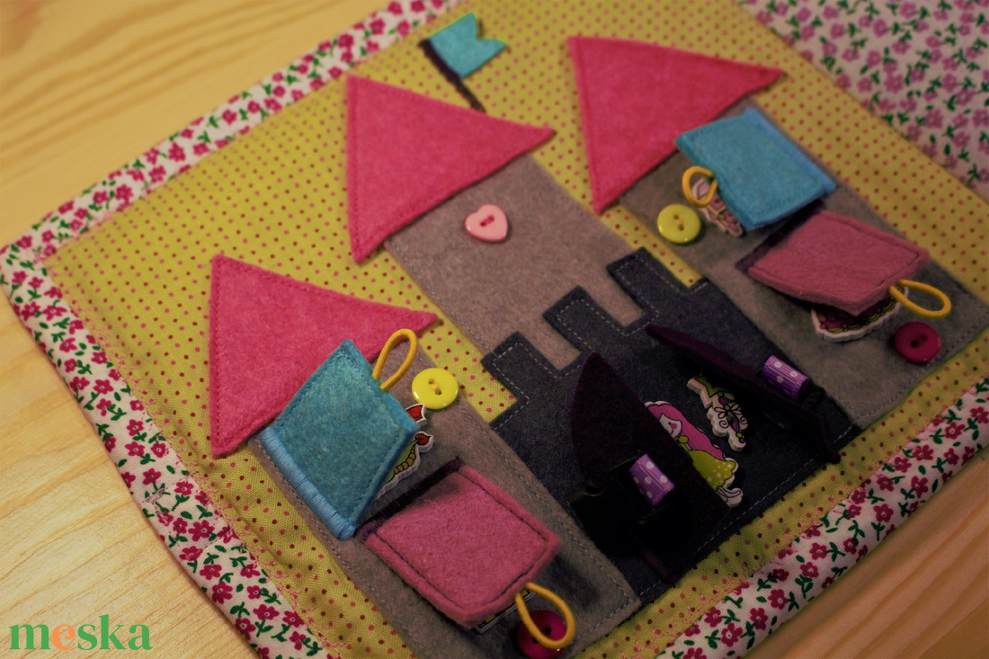 Csendeskönyv-Vár - játék & sport - textilkönyv & babakönyv - Meska.hu