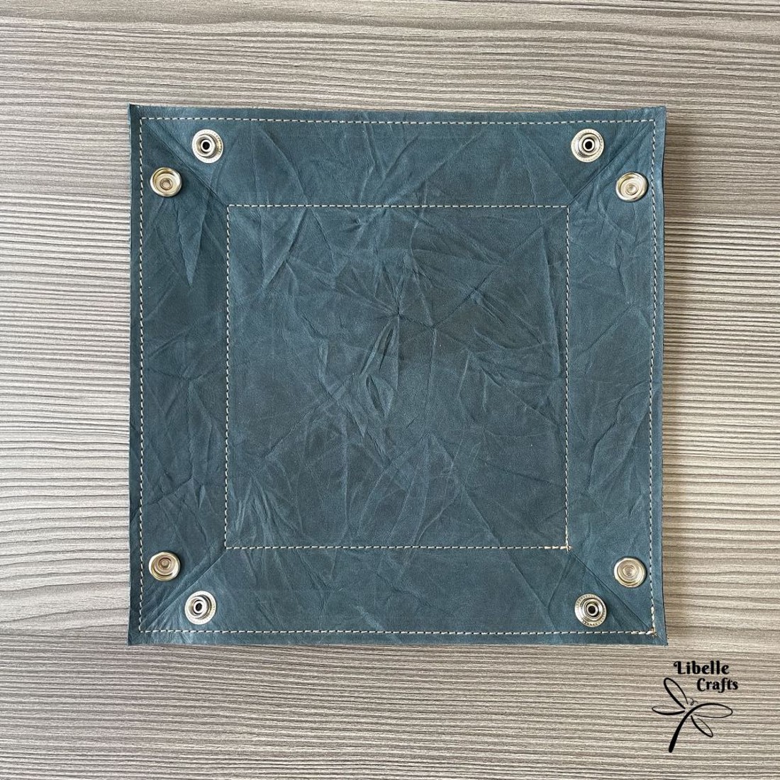 Színes bőr tálca - gyűrt kékes-zöld - otthon & életmód - dekoráció - asztal és polc dekoráció - dekorációs tál, tartó - Meska.hu