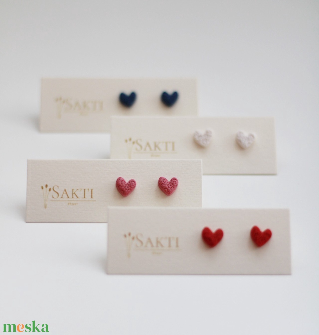 Csipkemintás, fehér szív alakú gomb fülbevaló, szív fülbevaló, gomb fülbevaló - ékszer - fülbevaló - pötty fülbevaló - Meska.hu