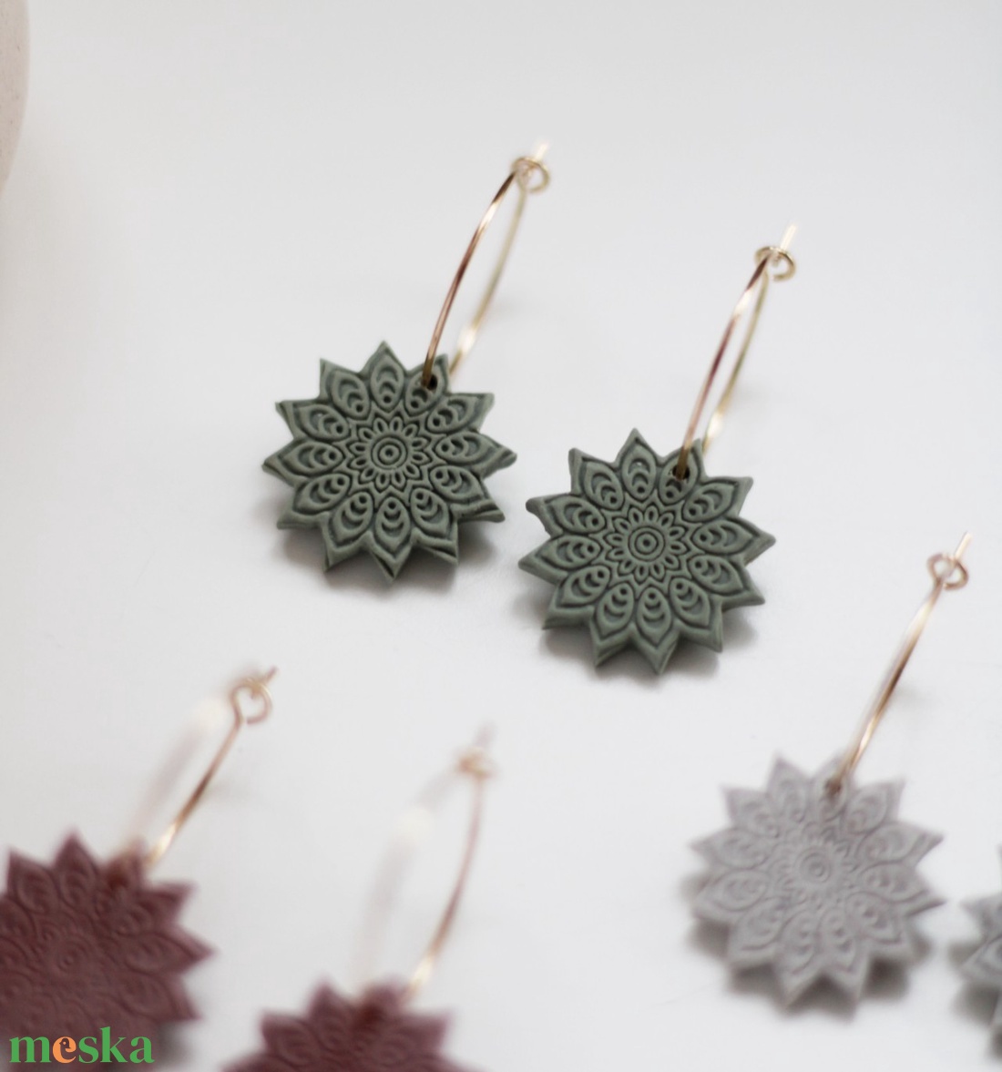 Zöld mandala mintás karika fülbevaló, mandala fülbevaló, karika fülbevaló - ékszer - fülbevaló - karika fülbevaló - Meska.hu Zöld mandala mintás karika fülbevaló, mandala fülbevaló, karika fülbevaló - ékszer - fülbevaló - karika fülbevaló - Meska.hu