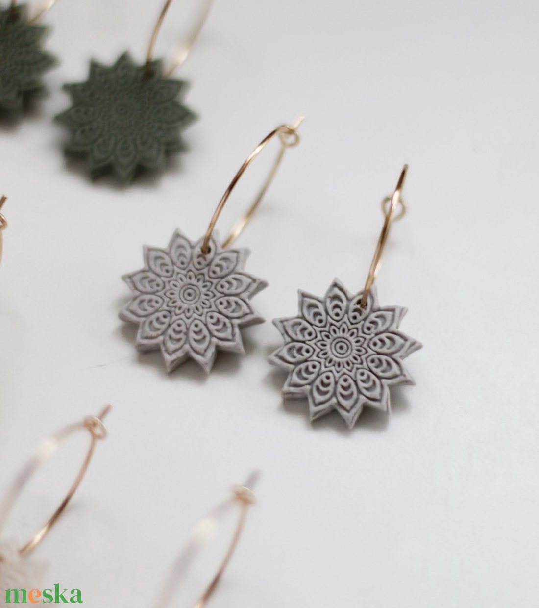 Szürke mandala mintás karika fülbevaló, mandala fülbevaló, karika fülbevaló - ékszer - fülbevaló - karika fülbevaló - Meska.hu Szürke mandala mintás karika fülbevaló, mandala fülbevaló, karika fülbevaló - ékszer - fülbevaló - karika fülbevaló - Meska.hu