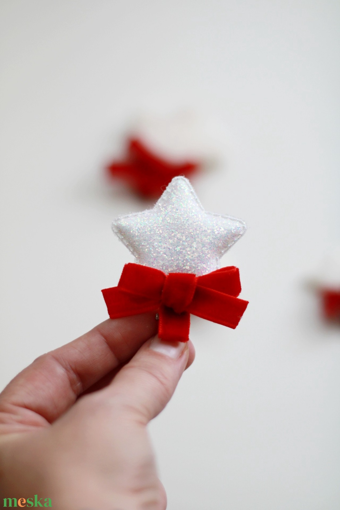 Glitteres csillag piros masnival hajcsat, hajcsat - ruha & divat - hajdísz & hajcsat - hajcsat & hajtű - Meska.hu