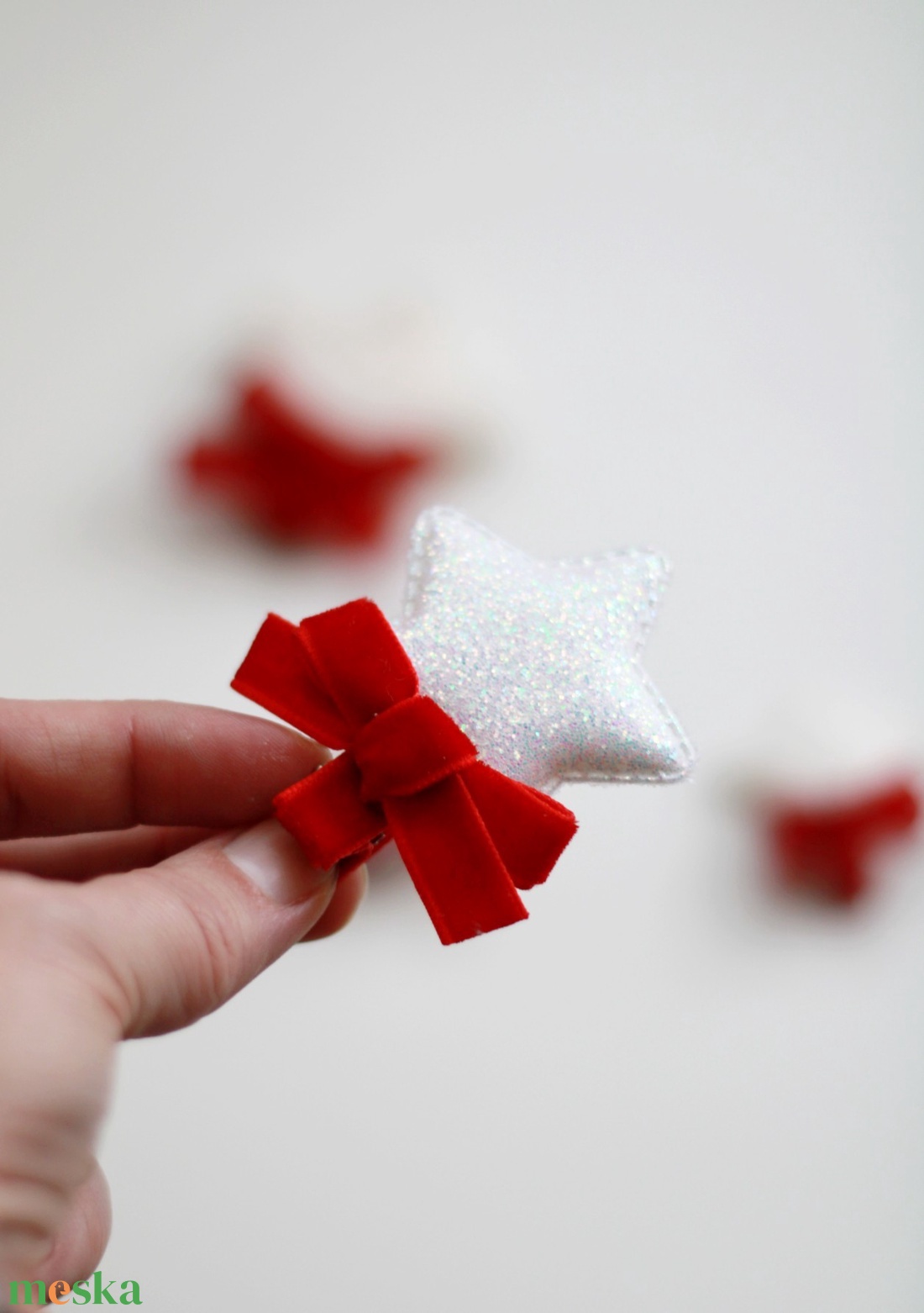 Glitteres csillag piros masnival hajcsat, hajcsat - ruha & divat - hajdísz & hajcsat - hajcsat & hajtű - Meska.hu