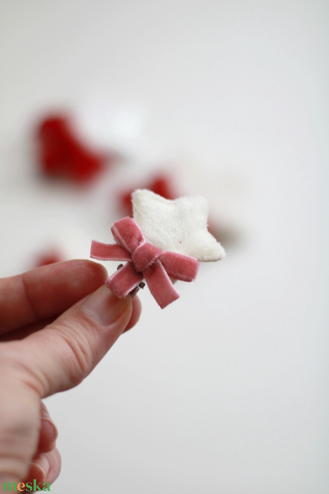 Mini szőrmés csillag rózsaszín masnival hajcsat, hajcsat - ruha & divat - hajdísz & hajcsat - hajcsat & hajtű - Meska.hu