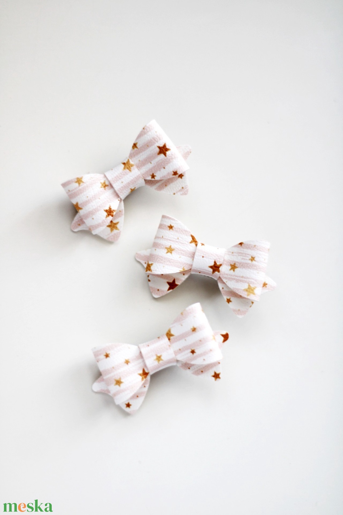 Rózsaszín csillagos karácsonyi mini hajcsat, hajcsat - ruha & divat - hajdísz & hajcsat - hajcsat & hajtű - Meska.hu