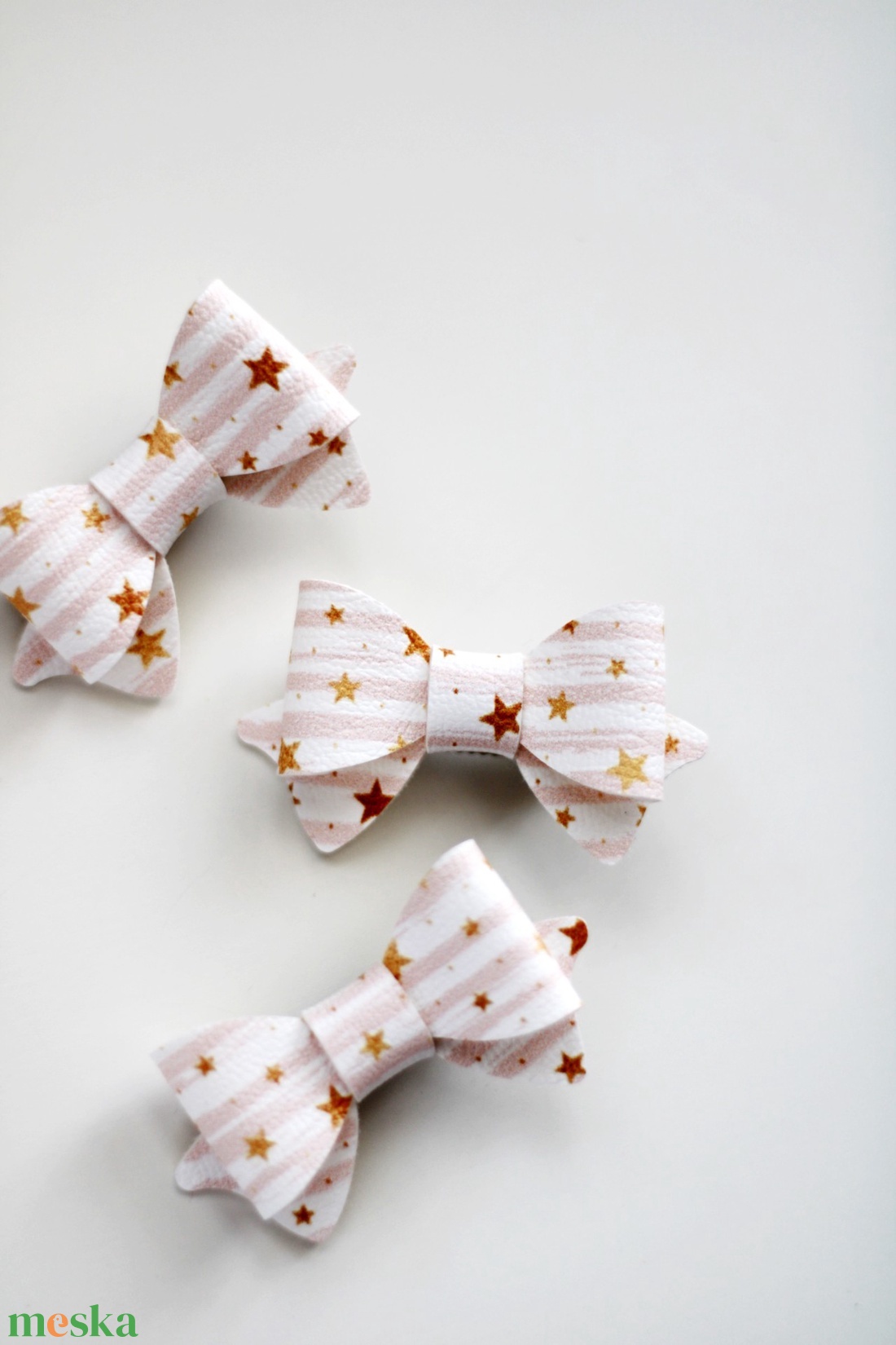 Rózsaszín csillagos karácsonyi mini hajcsat, hajcsat - ruha & divat - hajdísz & hajcsat - hajcsat & hajtű - Meska.hu
