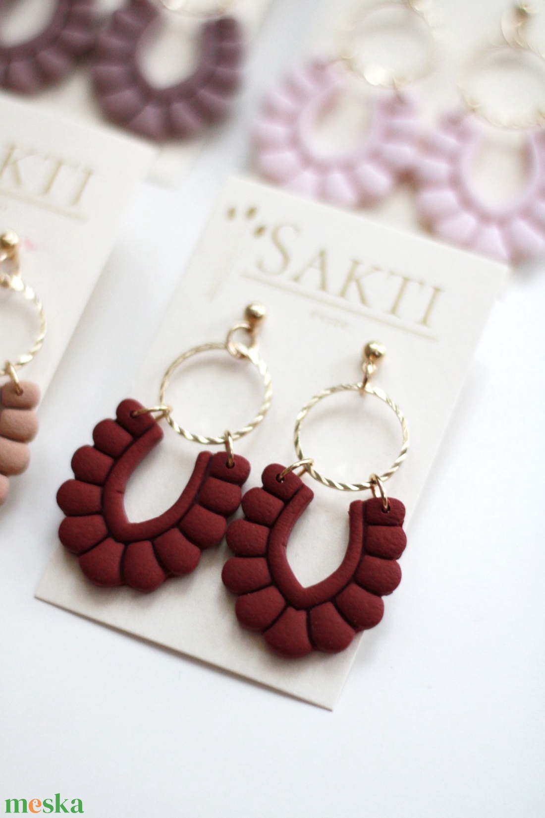 Bordó függő fülbevaló karikával  - ékszer - fülbevaló - lógó fülbevaló - Meska.hu