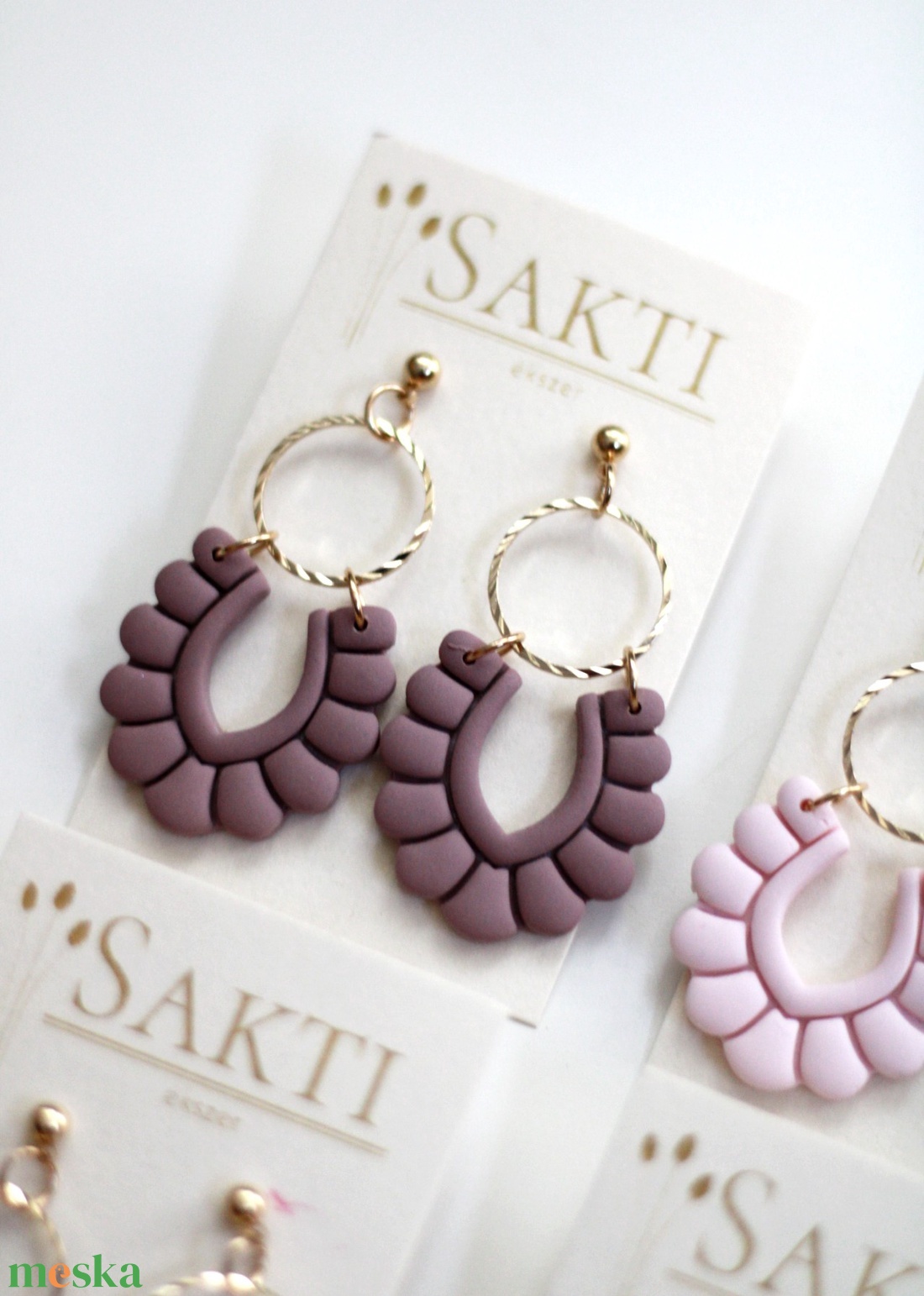 Piszkosmályva függő fülbevaló karikával  - ékszer - fülbevaló - lógó fülbevaló - Meska.hu