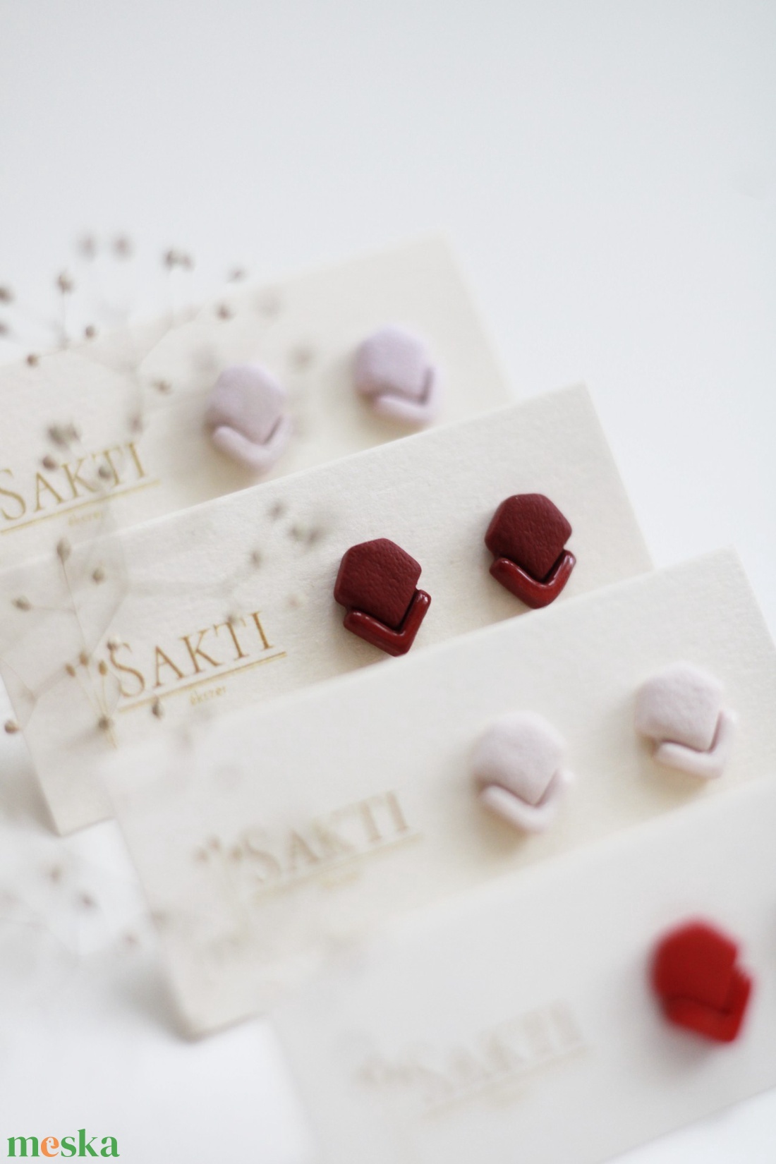 Bordó elegáns gomb fülbevaló, gomb fülbevaló - ékszer - fülbevaló - pötty fülbevaló - Meska.hu