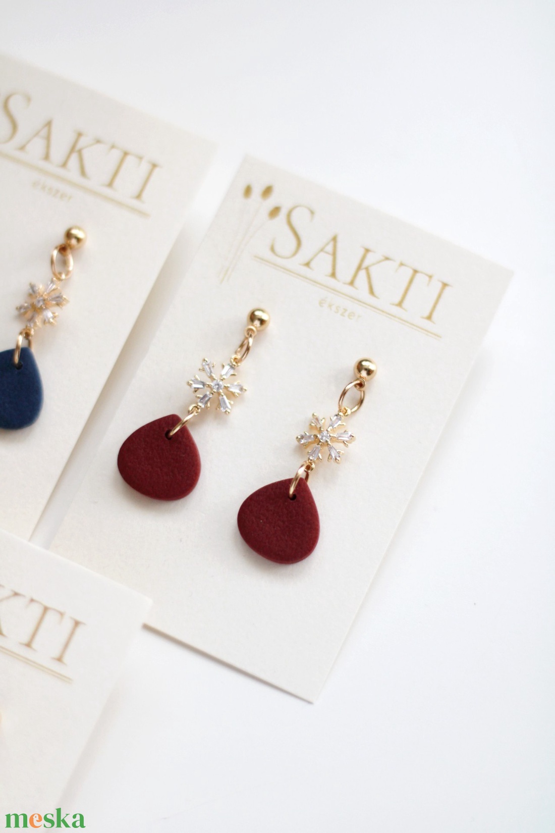 Bordó, hópihés fülbevaló, függő fülbevaló - ékszer - fülbevaló - lógó fülbevaló - Meska.hu