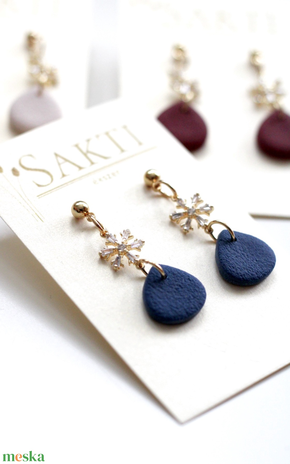 Kék, hópihés fülbevaló, függő fülbevaló - ékszer - fülbevaló - lógó fülbevaló - Meska.hu