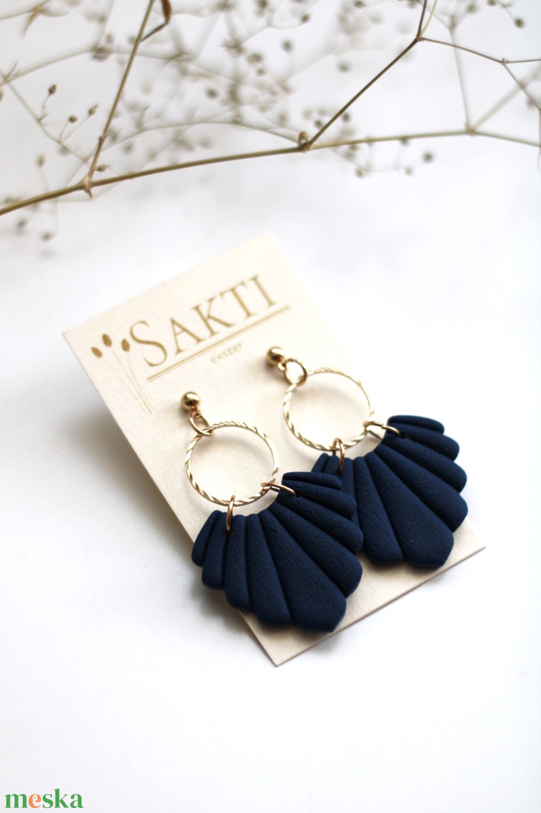 Sötétkék függő fülbevaló karikával - ékszer - fülbevaló - lógó fülbevaló - Meska.hu