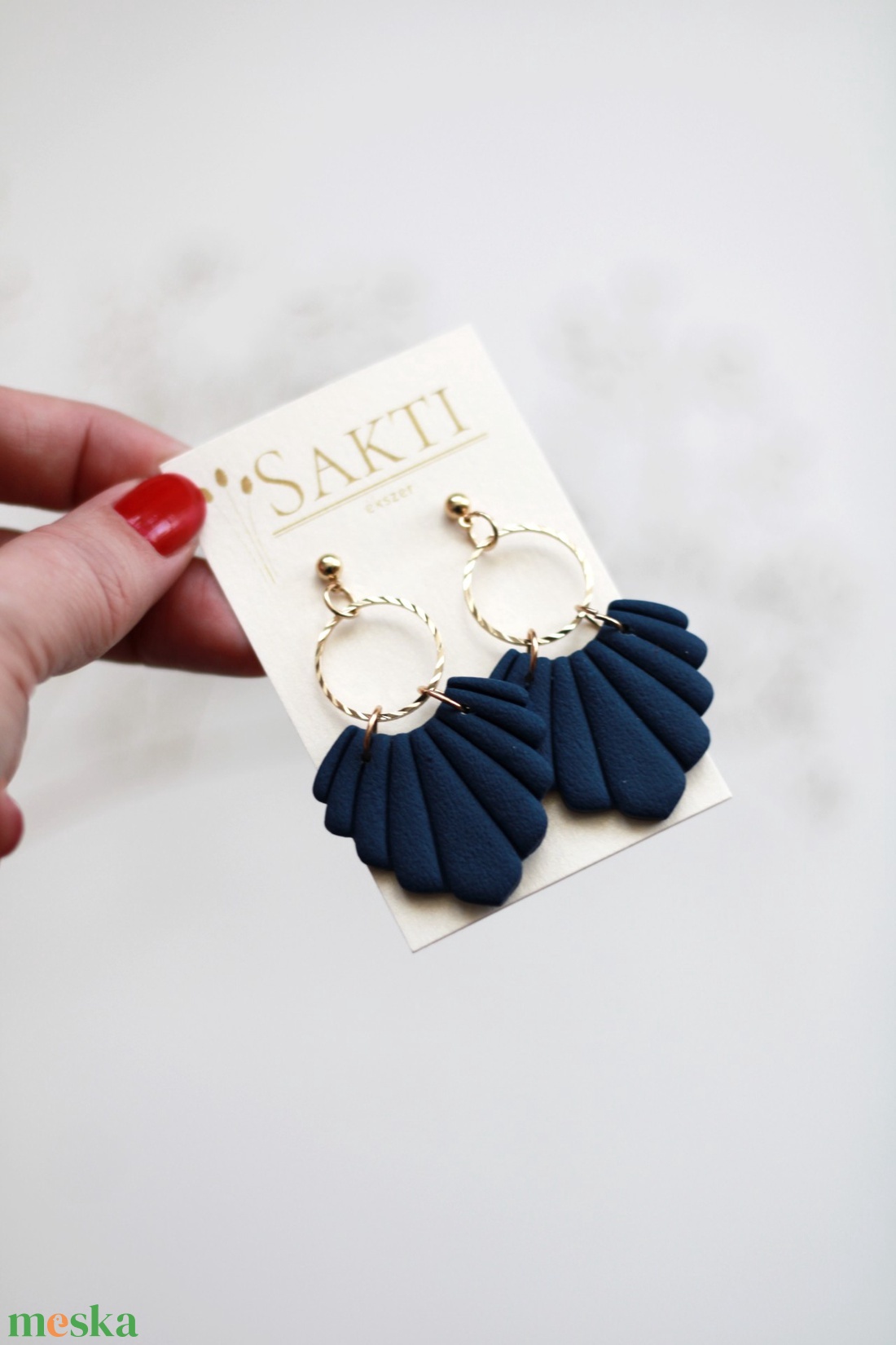 Sötétkék függő fülbevaló karikával - ékszer - fülbevaló - lógó fülbevaló - Meska.hu