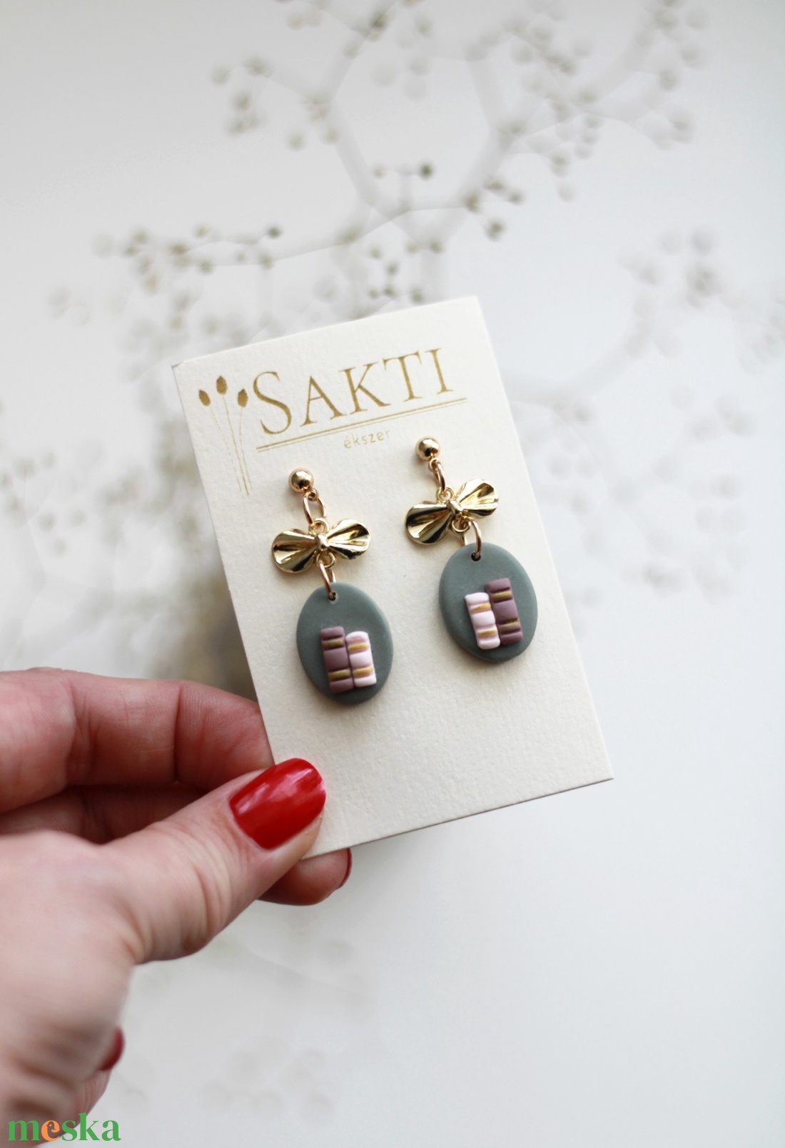 Könyves függő fülbevaló masnival - ékszer - fülbevaló - lógó fülbevaló - Meska.hu