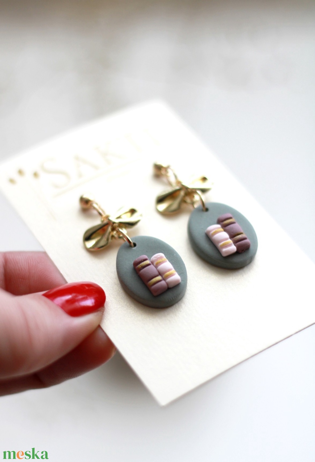 Könyves függő fülbevaló masnival - ékszer - fülbevaló - lógó fülbevaló - Meska.hu