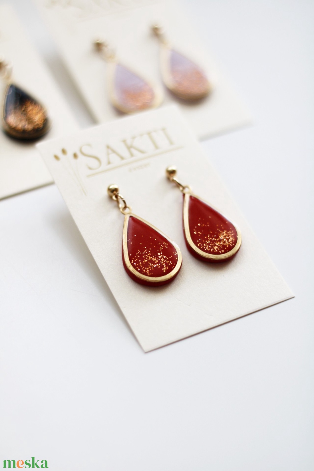 Piros-arany függő fülbevaló - ékszer - fülbevaló - lógó fülbevaló - Meska.hu