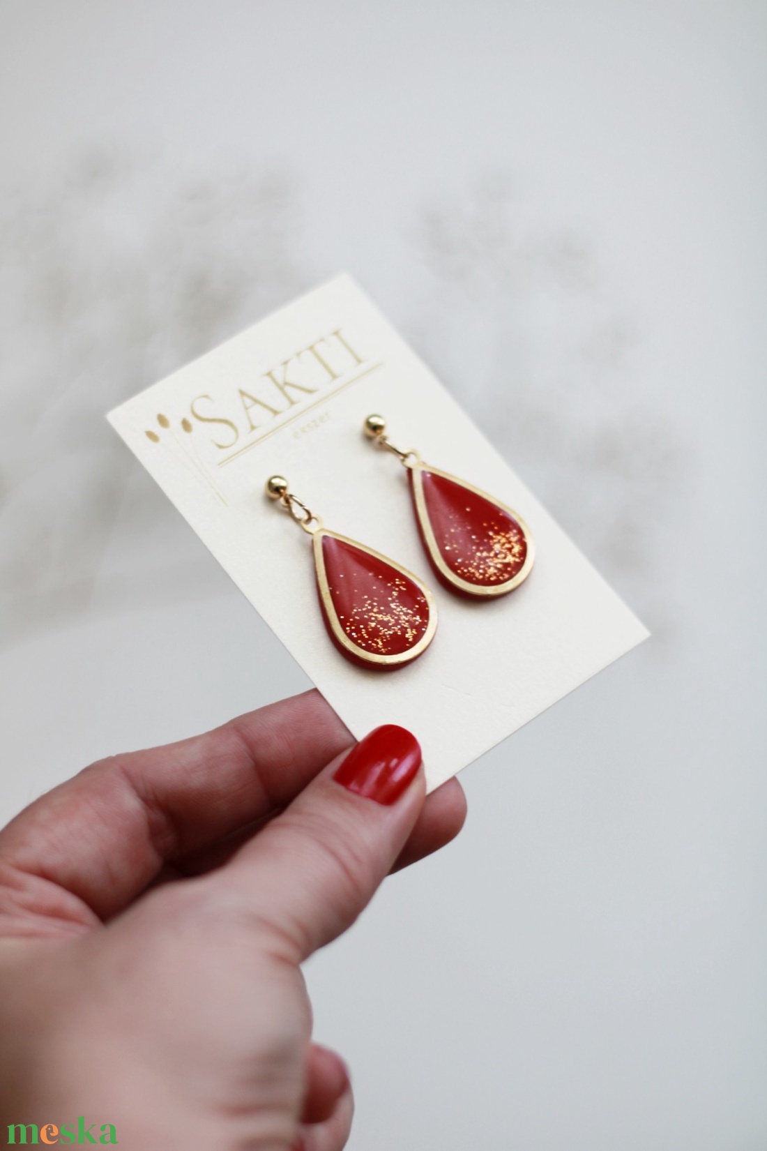 Piros-arany függő fülbevaló - ékszer - fülbevaló - lógó fülbevaló - Meska.hu