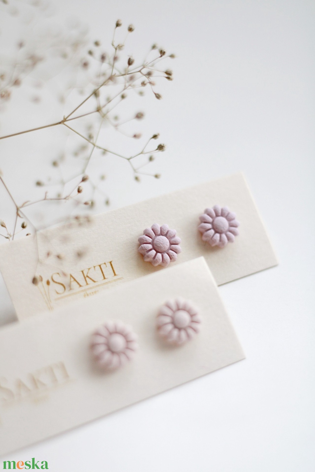 Púder virág gomb fülbevaló - ékszer - fülbevaló - pötty fülbevaló - Meska.hu